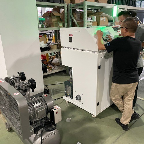 Fast Charging R32 Gas Vacuum Injection Machine with 60-260g/s Charging Speed 380V/50HZ Voltage